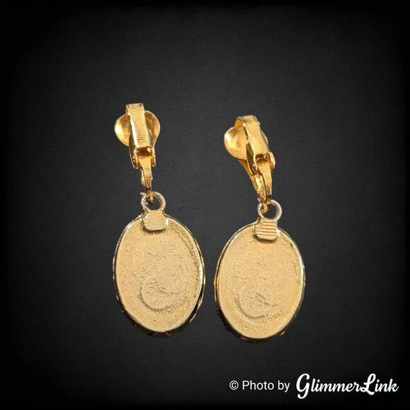 VTG Oval Porcelain Fragonard Courting Couple Cameo Gold Tone Clip On Earrings - Picture 6 of 8